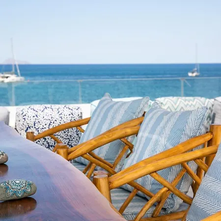 Aegean Melody & Alojamento de Acomodação e Pequeno-almoço 3*